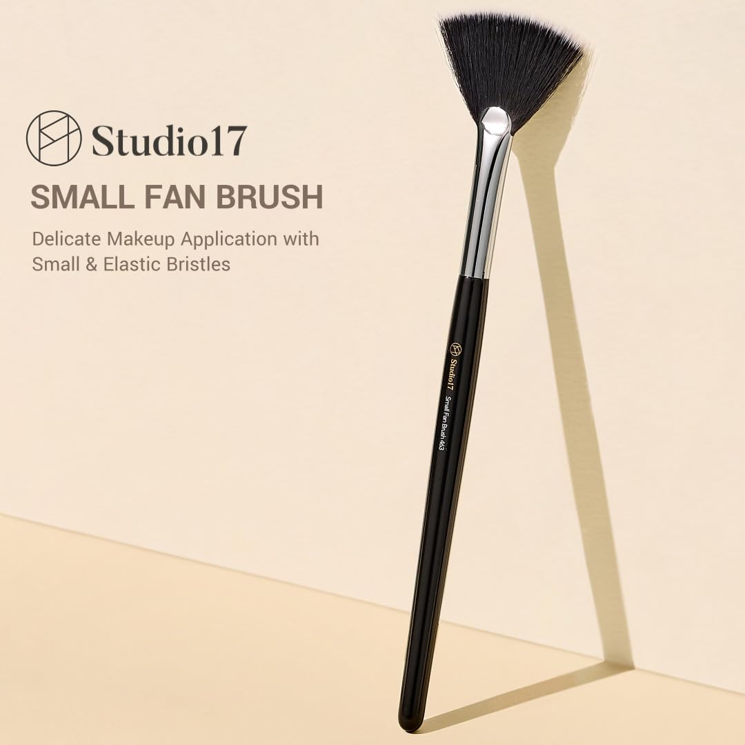 STUDIO 17 Small Fan Brush 463 - H ART