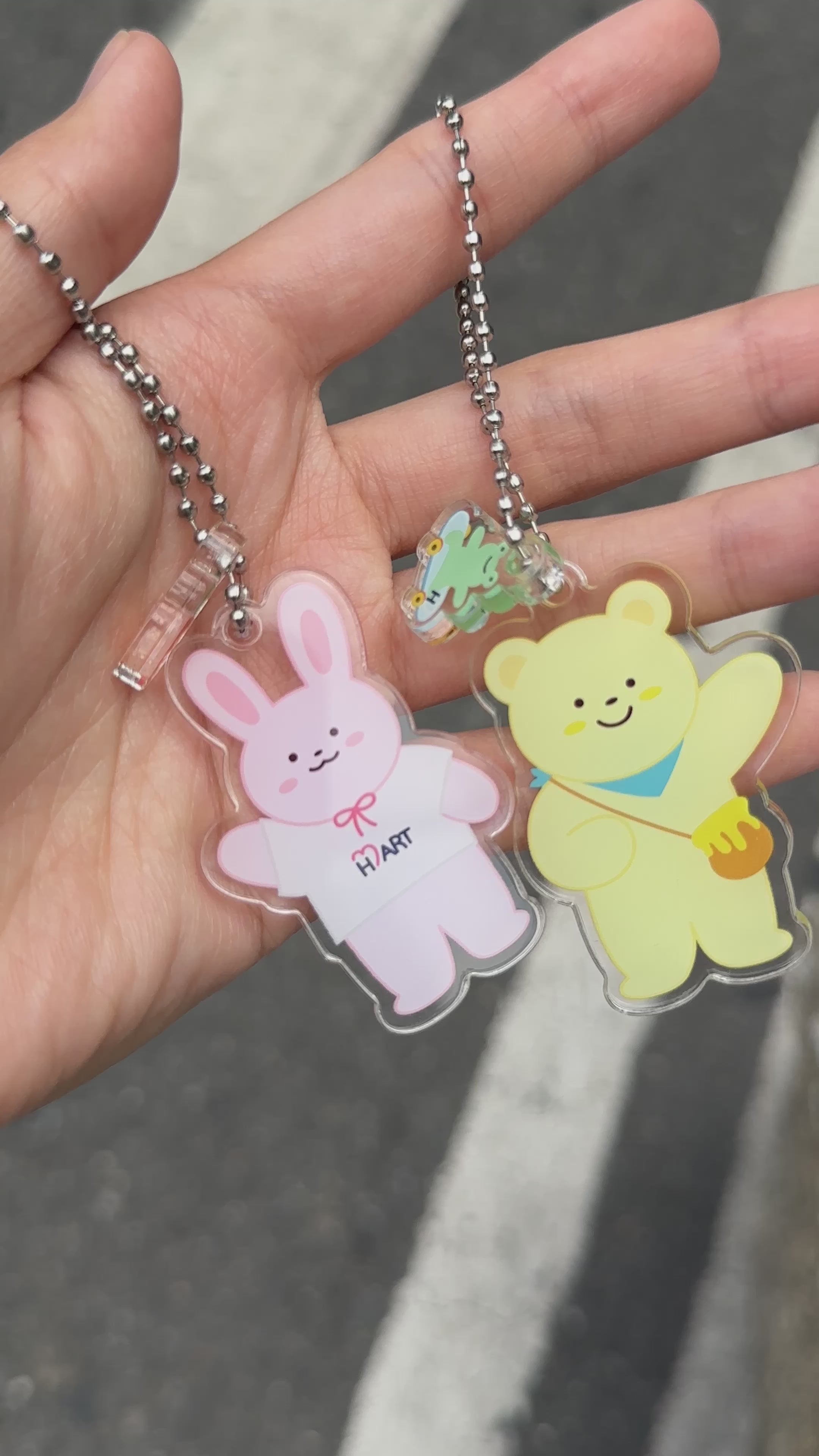 Load video: H ART Character Acrylic Keychain - 2 Types